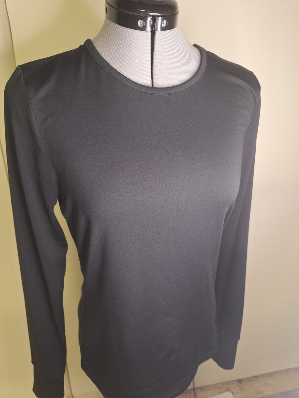 Free Country Black Long Sleeve Women's Crewneck Tee